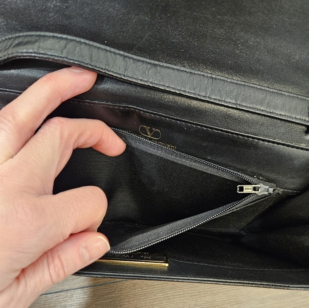 Valentino Black Leather Crossbody Clutch Chevron Pattern V Logo Vintage + COA - Picture 11 of 15